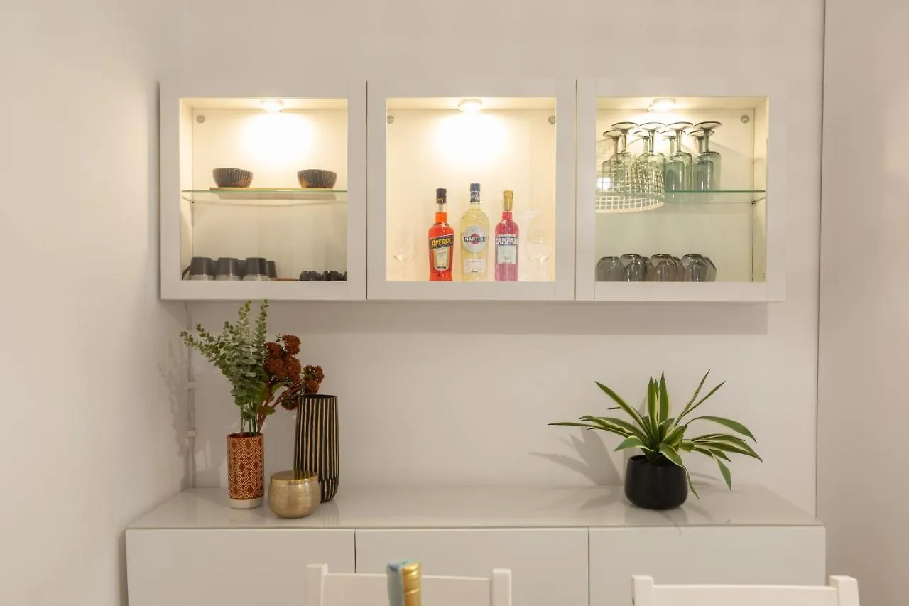 Xenia Apartments - Enjoy Porta Venezia In Modern Apt- 10 Min From Duomo Milan 0*,  Italie