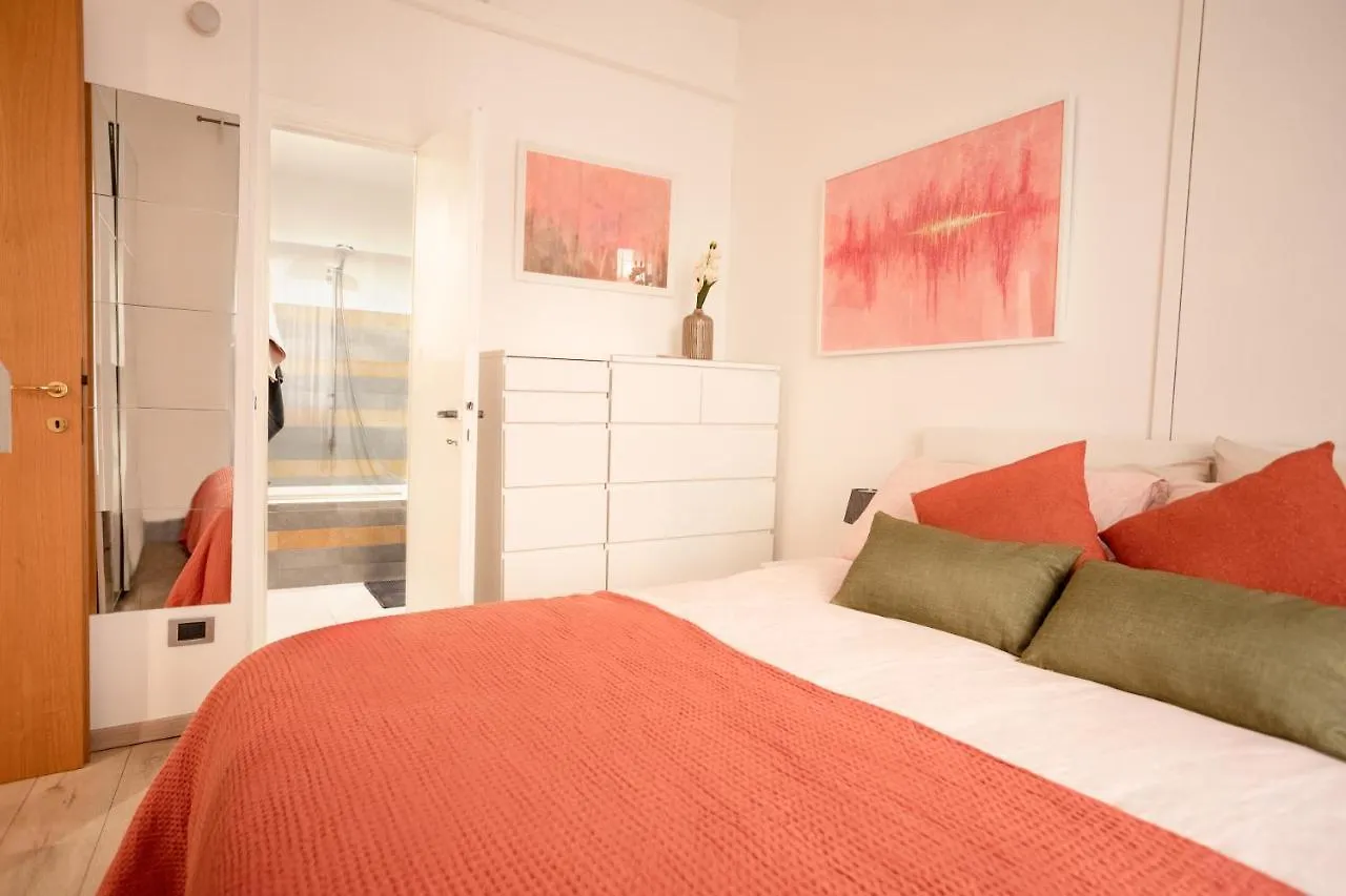 Xenia Apartments - Enjoy Porta Venezia In Modern Apt- 10 Min From Duomo Milan 0*,  Italie